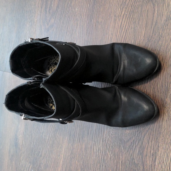 a.n.a Womans size 5.5 black heeled boot with zipper and buckle - Picture 2 of 7